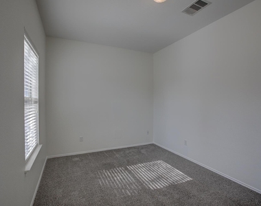 1102 E 3rd St - Photo Thumbnail 16