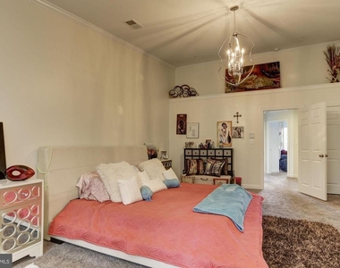 1715 Chiswick Court - Photo Thumbnail 14