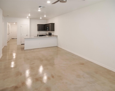 1261 Lehmann Dr - Photo Thumbnail 3