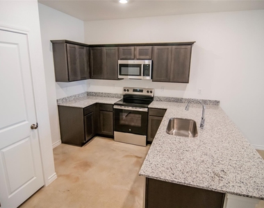 1261 Lehmann Dr - Photo Thumbnail 6