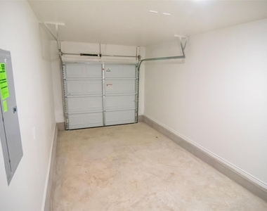 1261 Lehmann Dr - Photo Thumbnail 15