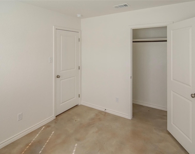 1261 Lehmann Dr - Photo Thumbnail 5