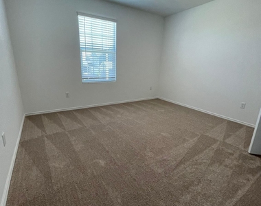 428 Bass Dr - Photo Thumbnail 12