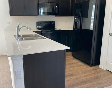 428 Bass Dr - Photo Thumbnail 3