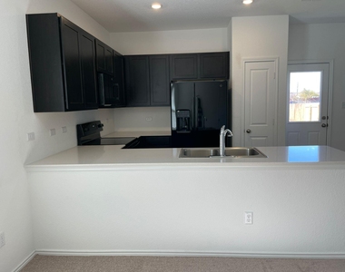 428 Bass Dr - Photo Thumbnail 5