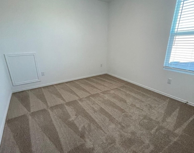 428 Bass Dr - Photo Thumbnail 11