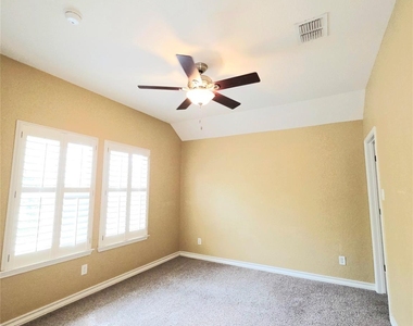 228 Dove Hl - Photo Thumbnail 13