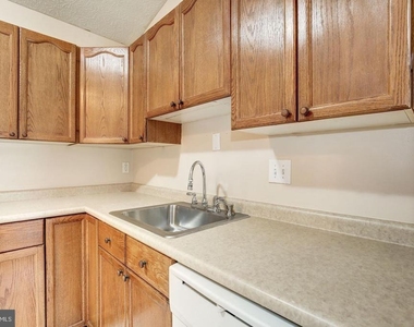 2106 Whitehall Road - Photo Thumbnail 14
