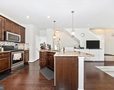 6142 Murray Terrace - Photo Thumbnail 5
