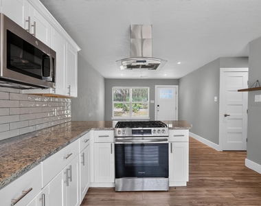 2321 Lakehurst Dr - Photo Thumbnail 6