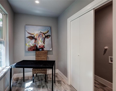 2321 Lakehurst Dr - Photo Thumbnail 8