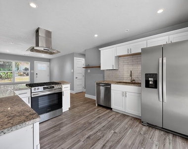 2321 Lakehurst Dr - Photo Thumbnail 2