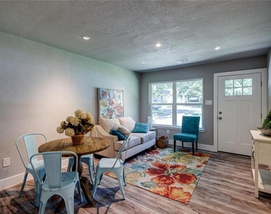 2321 Lakehurst Dr - Photo Thumbnail 5