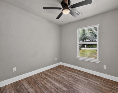 2321 Lakehurst Dr - Photo Thumbnail 19