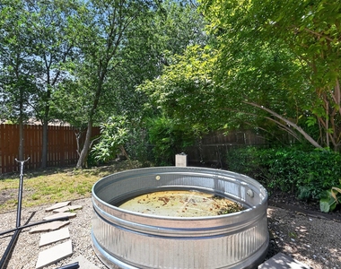 2321 Lakehurst Dr - Photo Thumbnail 25