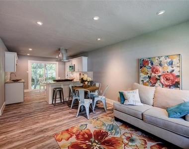2321 Lakehurst Dr - Photo Thumbnail 4