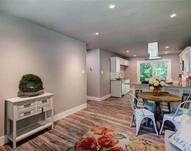 2321 Lakehurst Dr - Photo Thumbnail 6