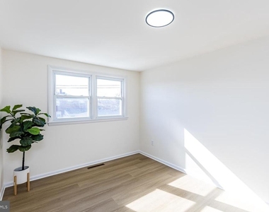 1117 Circle Drive - Photo Thumbnail 9