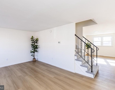 1117 Circle Drive - Photo Thumbnail 5