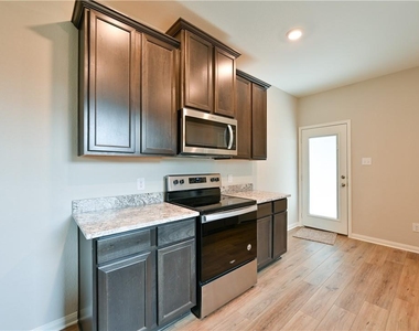 218 Mount Vernon Way - Photo Thumbnail 9