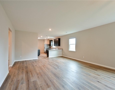 218 Mount Vernon Way - Photo Thumbnail 7