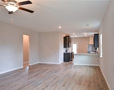 218 Mount Vernon Way - Photo Thumbnail 4