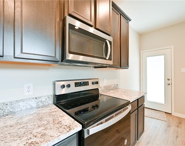 218 Mount Vernon Way - Photo Thumbnail 10