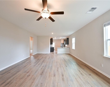 218 Mount Vernon Way - Photo Thumbnail 5