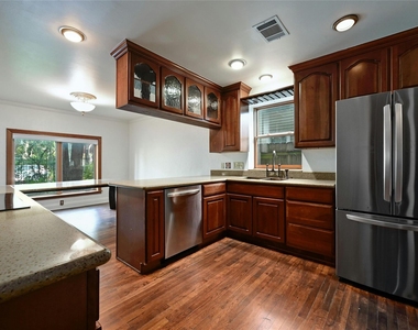2829 San Gabriel St - Photo Thumbnail 7