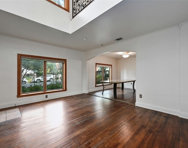 2829 San Gabriel St - Photo Thumbnail 3