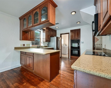 2829 San Gabriel St - Photo Thumbnail 6