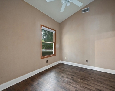 2829 San Gabriel St - Photo Thumbnail 14