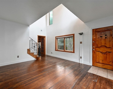2829 San Gabriel St - Photo Thumbnail 4