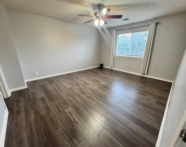 1616 War Horse Ln - Photo Thumbnail 11