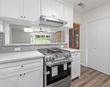 1110 Somerset Ave - Photo Thumbnail 13