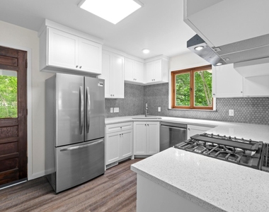 1110 Somerset Ave - Photo Thumbnail 9