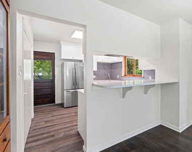 1110 Somerset Ave - Photo Thumbnail 8