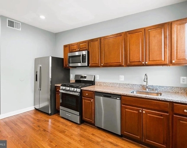 1912 W Baltimore Street - Photo Thumbnail 7