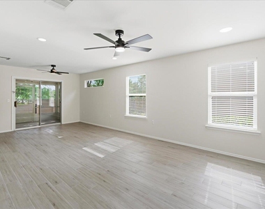 104 Whitewing Way - Photo Thumbnail 12