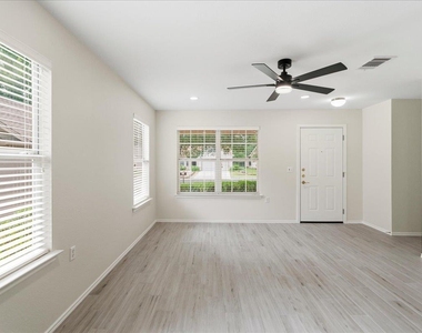 104 Whitewing Way - Photo Thumbnail 13