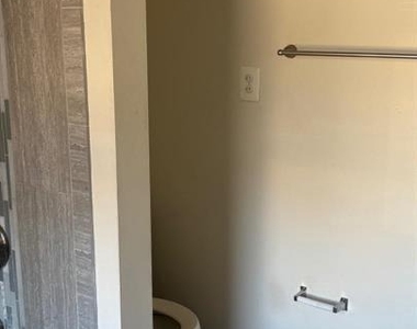 1612 W Lexington Street - Photo Thumbnail 4