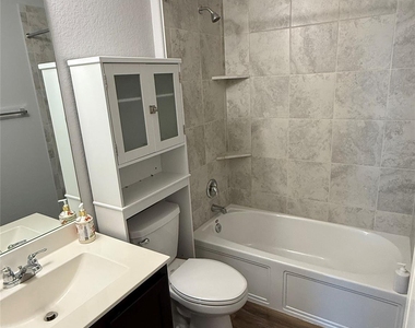 100 Granville Ct - Photo Thumbnail 7