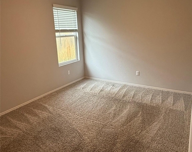 100 Granville Ct - Photo Thumbnail 1