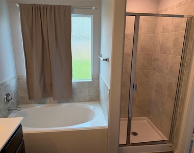 100 Granville Ct - Photo Thumbnail 17