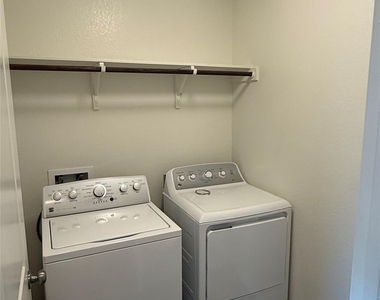 100 Granville Ct - Photo Thumbnail 22