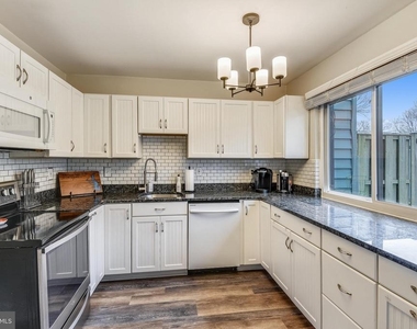 1059 Cedar Ridge Court - Photo Thumbnail 9