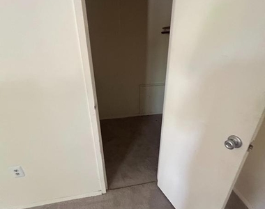 354 Gatewater Court - Photo Thumbnail 14