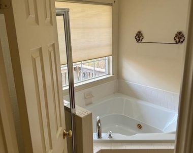 2318 Turnbridge Court - Photo Thumbnail 14