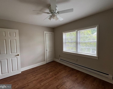 604 Sussex Avenue - Photo Thumbnail 5