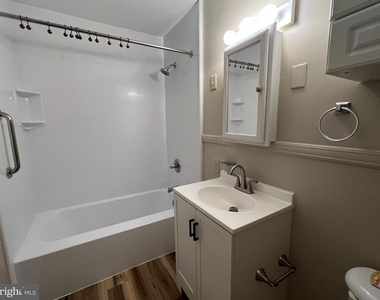 604 Sussex Avenue - Photo Thumbnail 6
